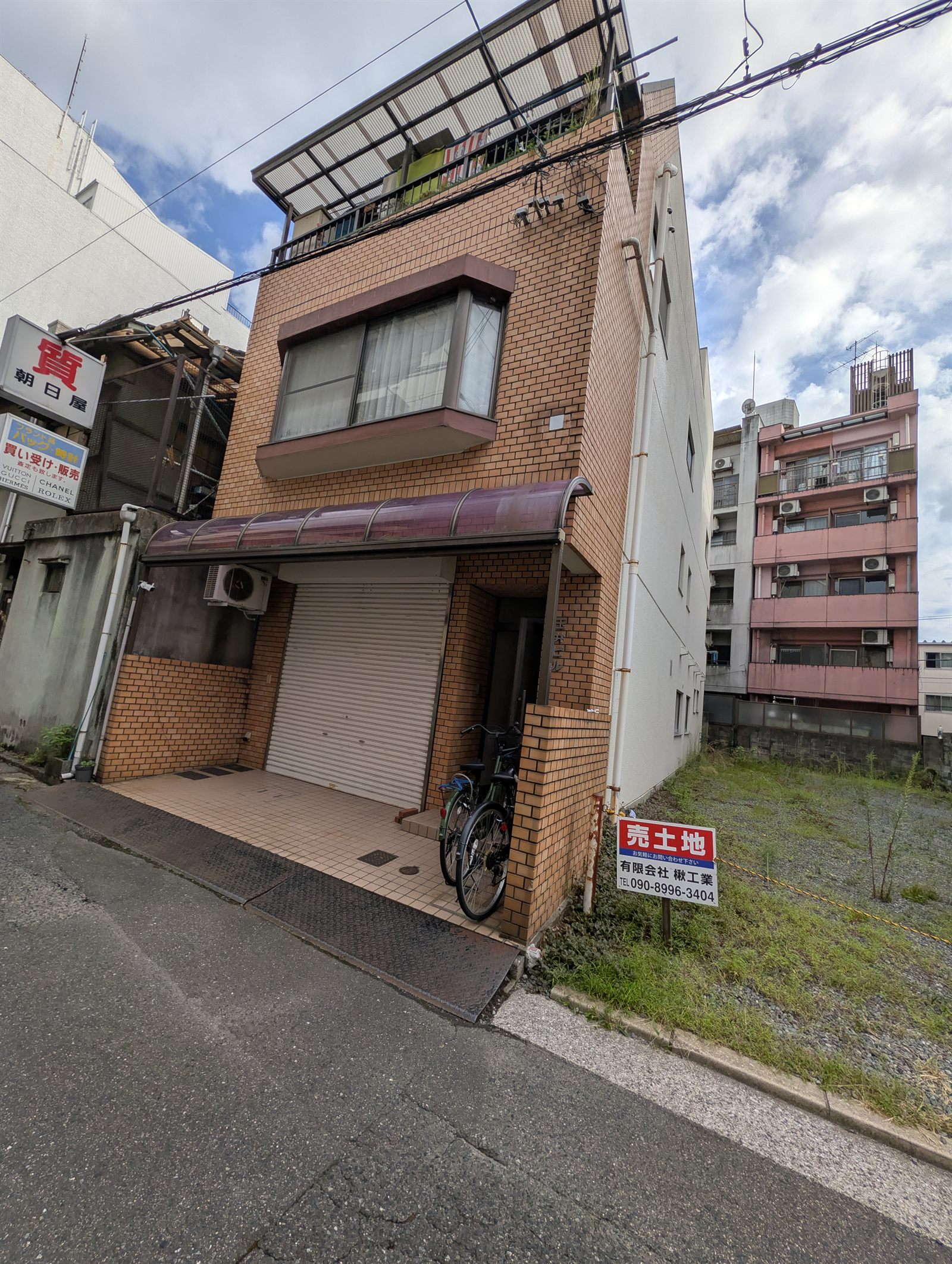 所在地の建物外観写真